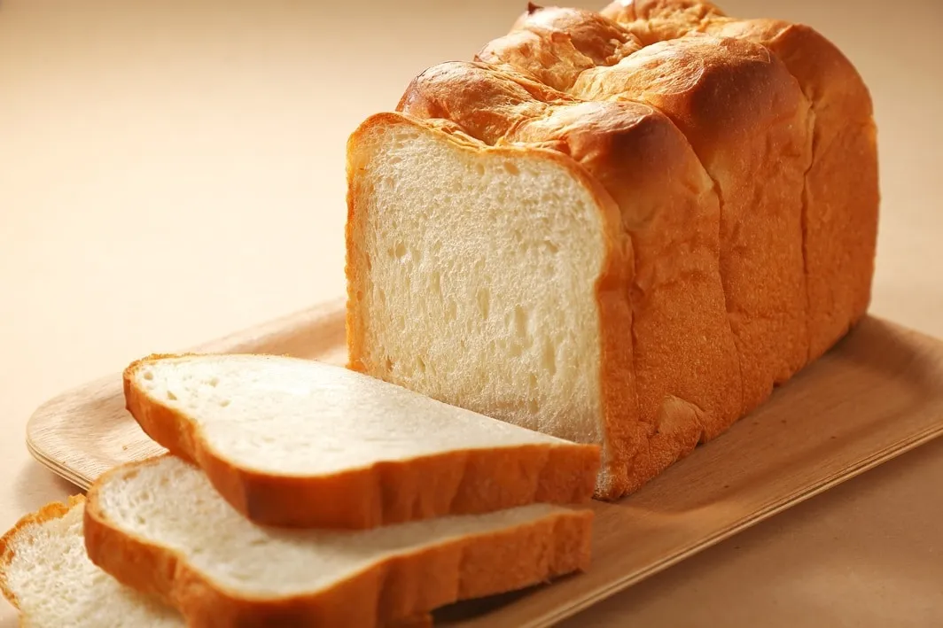 食パンの糖質は何g？糖質制限中の食パン食べ方ガイド | お役立情報